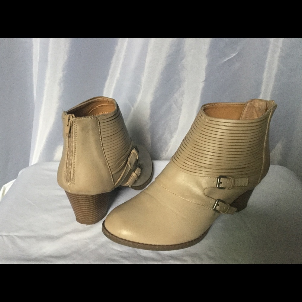 Size 11 Pink & Pepper Ankle boots